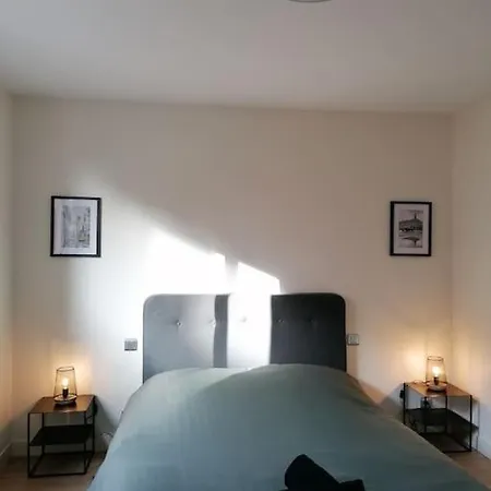 T3 Deluxe's Avec Terrasse Apartment *